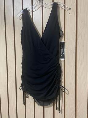 Carmen Marc Valvo Black Ruched Mesh Wrap One-Piece Swimsuit Size 8